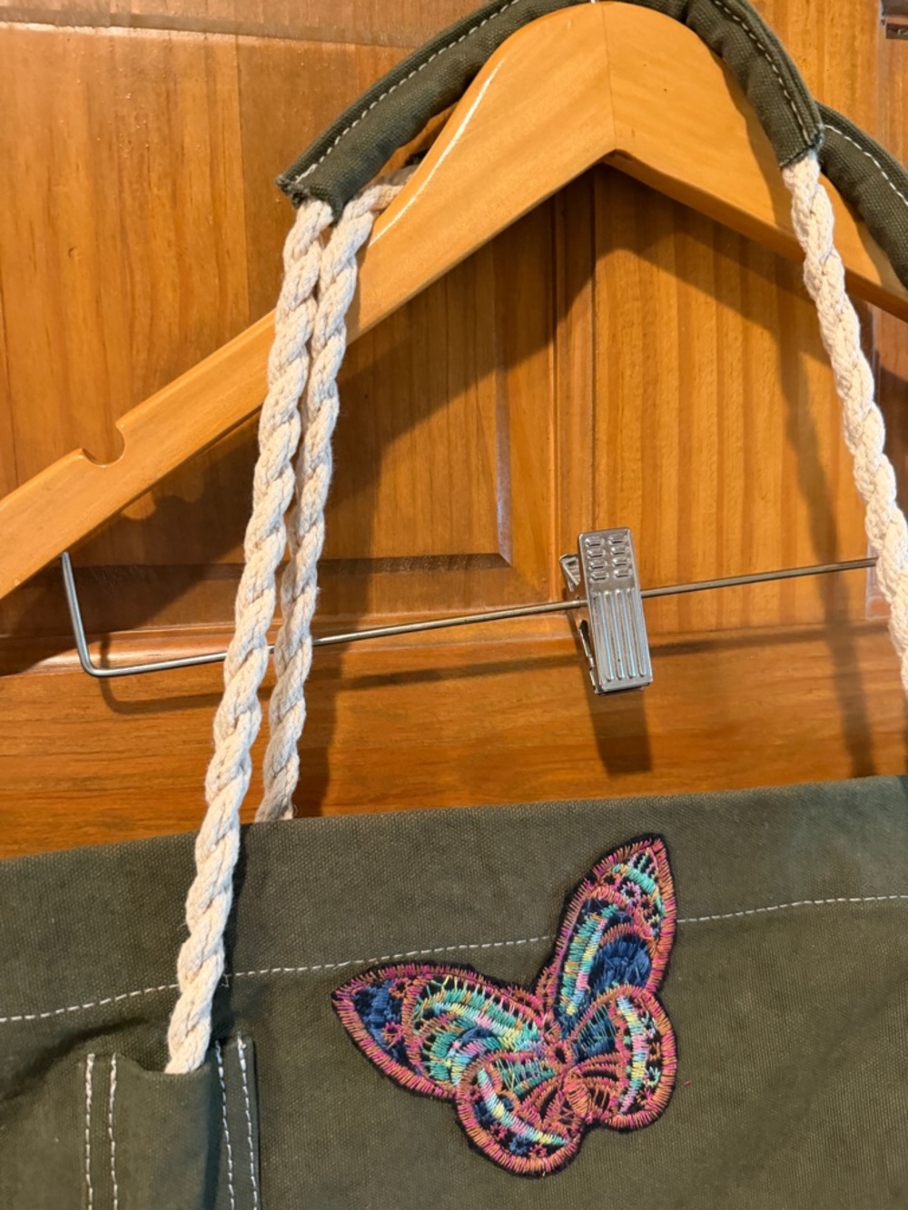 NWT! Free People Been There  Green Canvas large Tote with Embroidered Patches - Picture 7 of 10